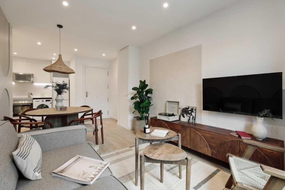 Luxury 2br Born Area Apartment